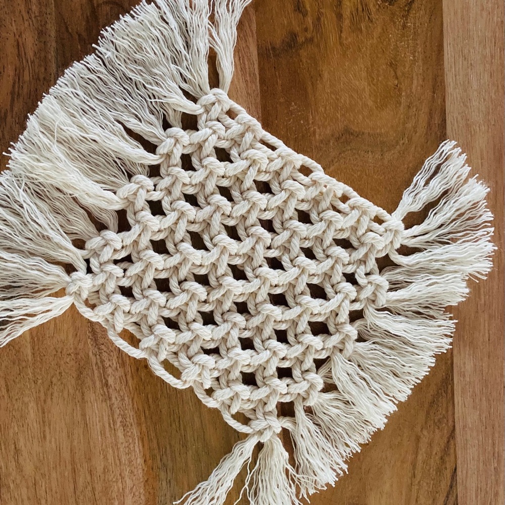 Handmade macrame coaster - Picture 2 of 2